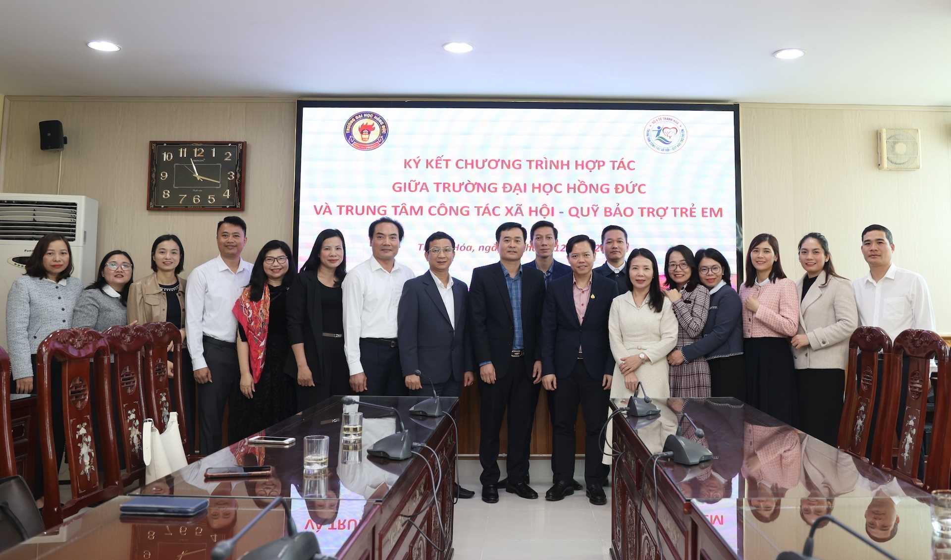 Trường Đại học Hồng Đức ký hợp tác với Trung tâm Công tác xã hội - Quỹ bảo trợ trẻ em